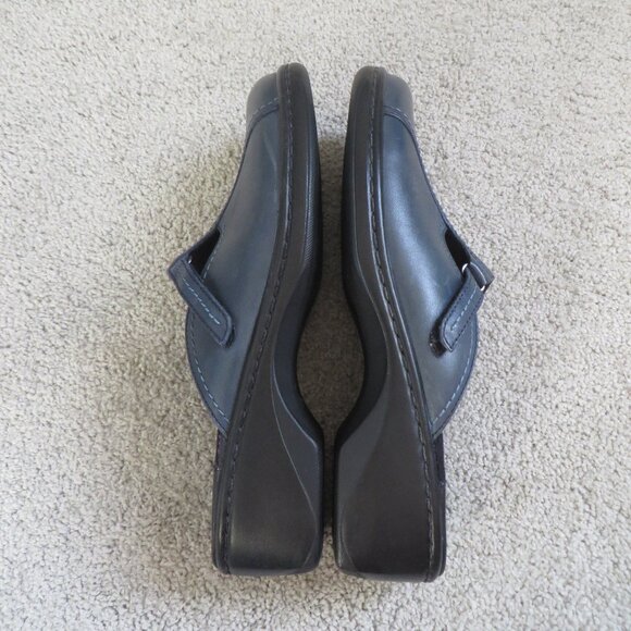 Clarks womens mules/shoes size 7 green leather Velcro #35724 MADE IN BRAZIL - Picture 8 of 12